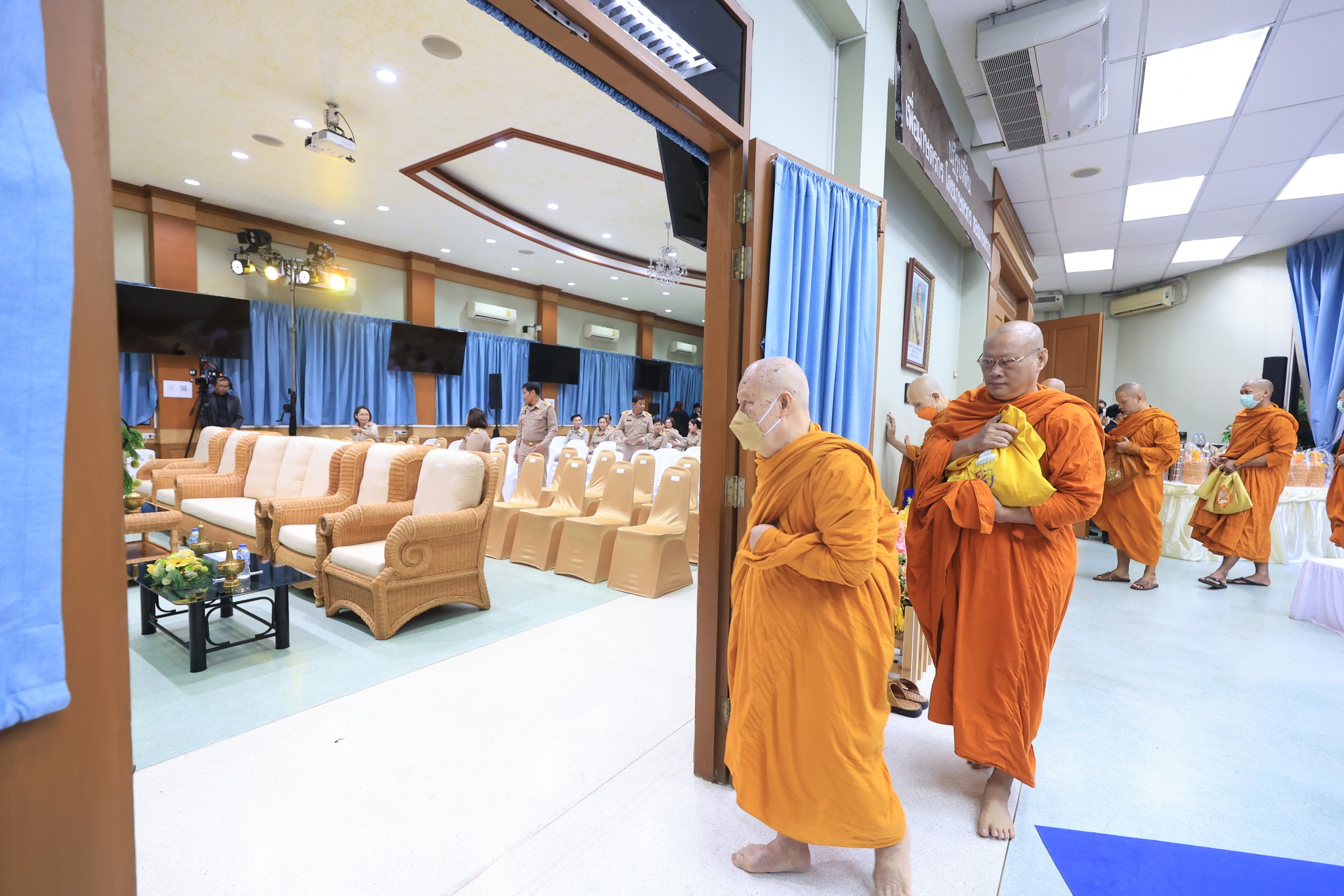 title - ส.ป.ก. จัดพิธีสักการะสิ่งศักดิ์สิทธิ์และพิธีสงฆ์ในโอกาสวันคล้ายวันสถาปนาครบรอบ 51 ปี